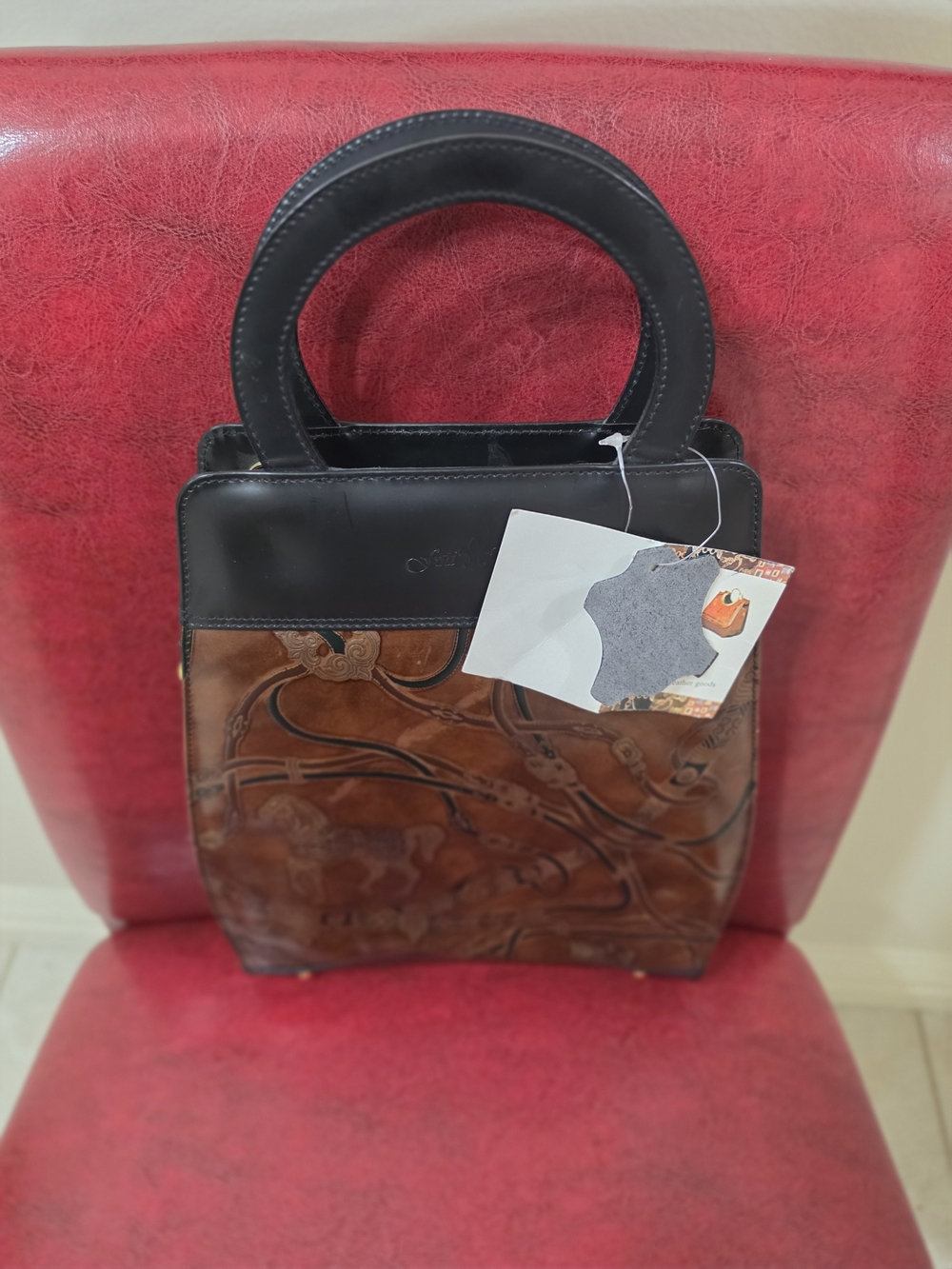 Vera Pelle Foti Talja Handcrafted Brown Tooled Leather Tote with Black Handles